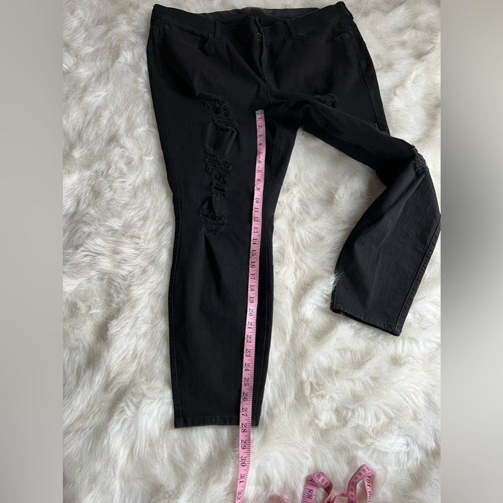 TORRID BOMBSHELL SKINNY PREMIUM STRETCH HIGH-RISE DESTRUCTED JEAN. Size 24R - Picture 5 of 11